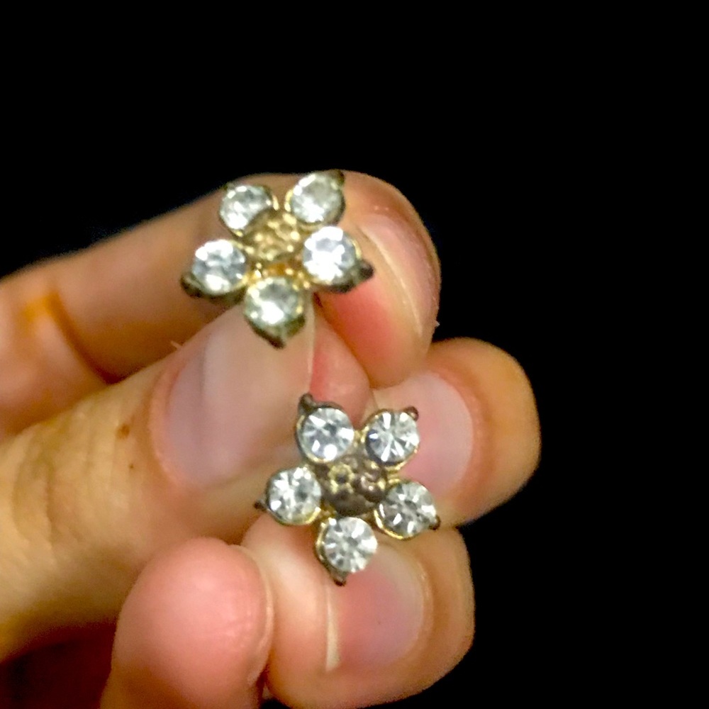 FLOWER STUD EARRINGS
